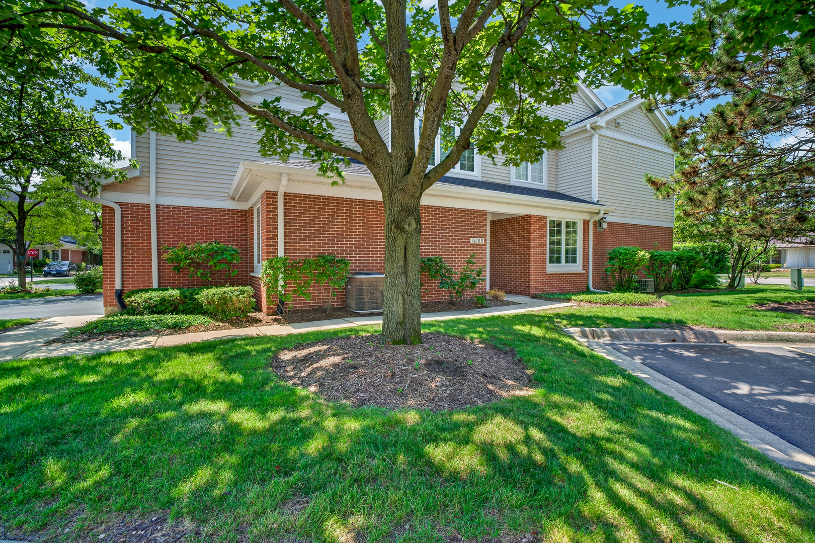 3rd image of 7410 Lincoln Ave #B, Skokie, IL 60076 | MLS# 12707997