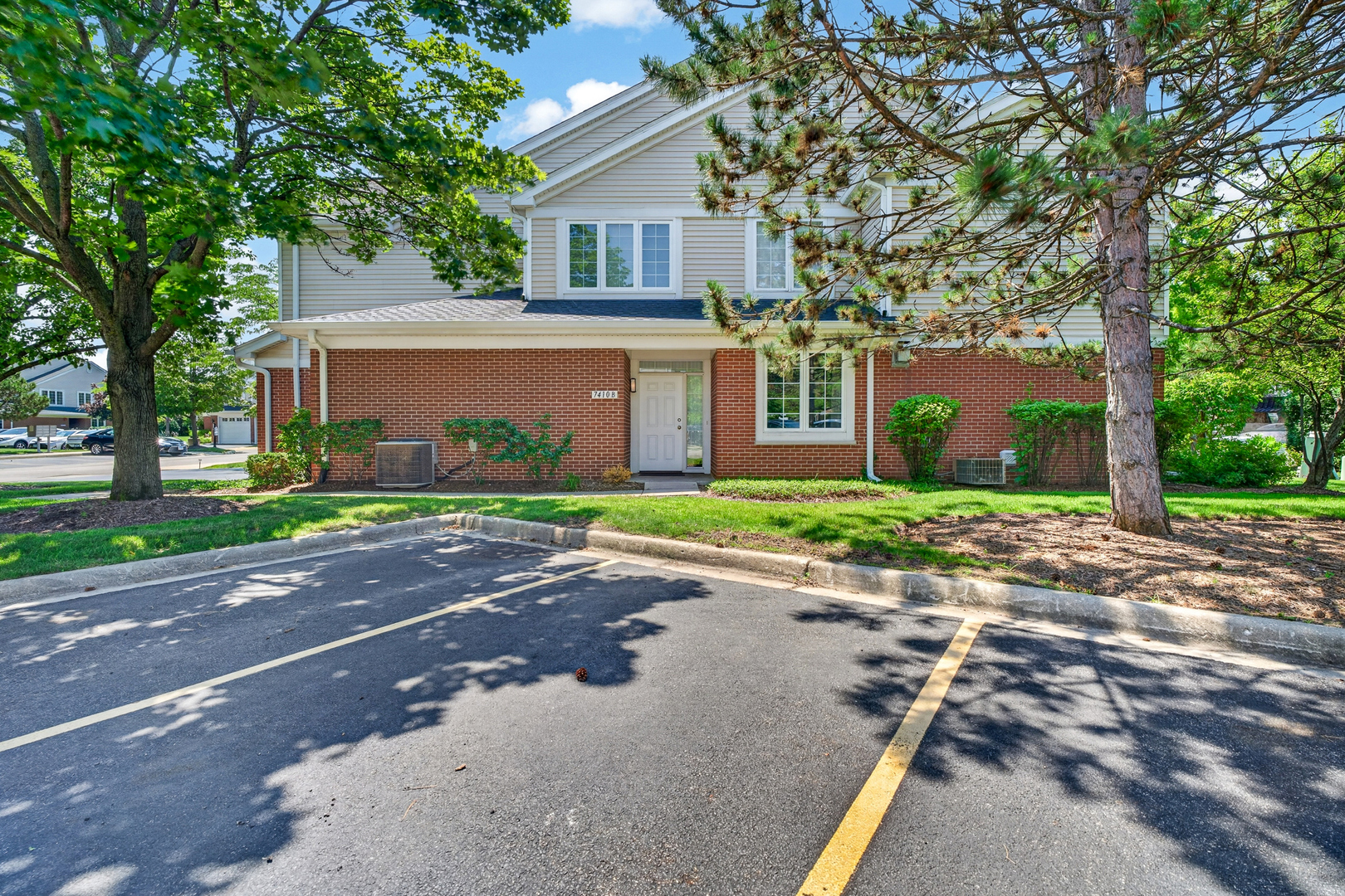 2nd image of 7410 Lincoln Ave #B, Skokie, IL 60076 | MLS# 12707997