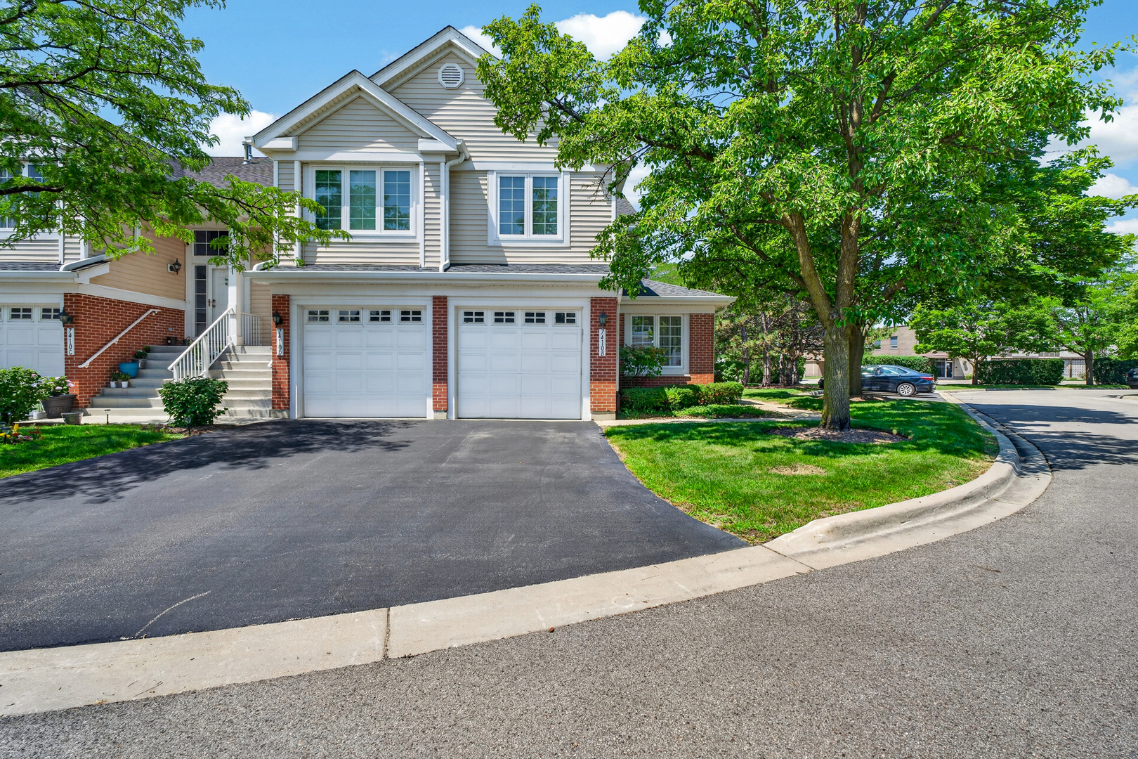 1st image of 7410 Lincoln Ave #B, Skokie, IL 60076 | MLS# 12707997