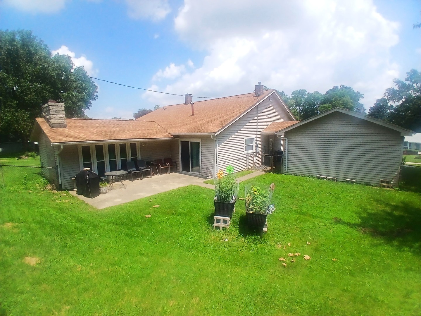 Homes for sale in Decatur, IL | 555 N 35th St, Decatur, IL 62521 | MLS# 12708025