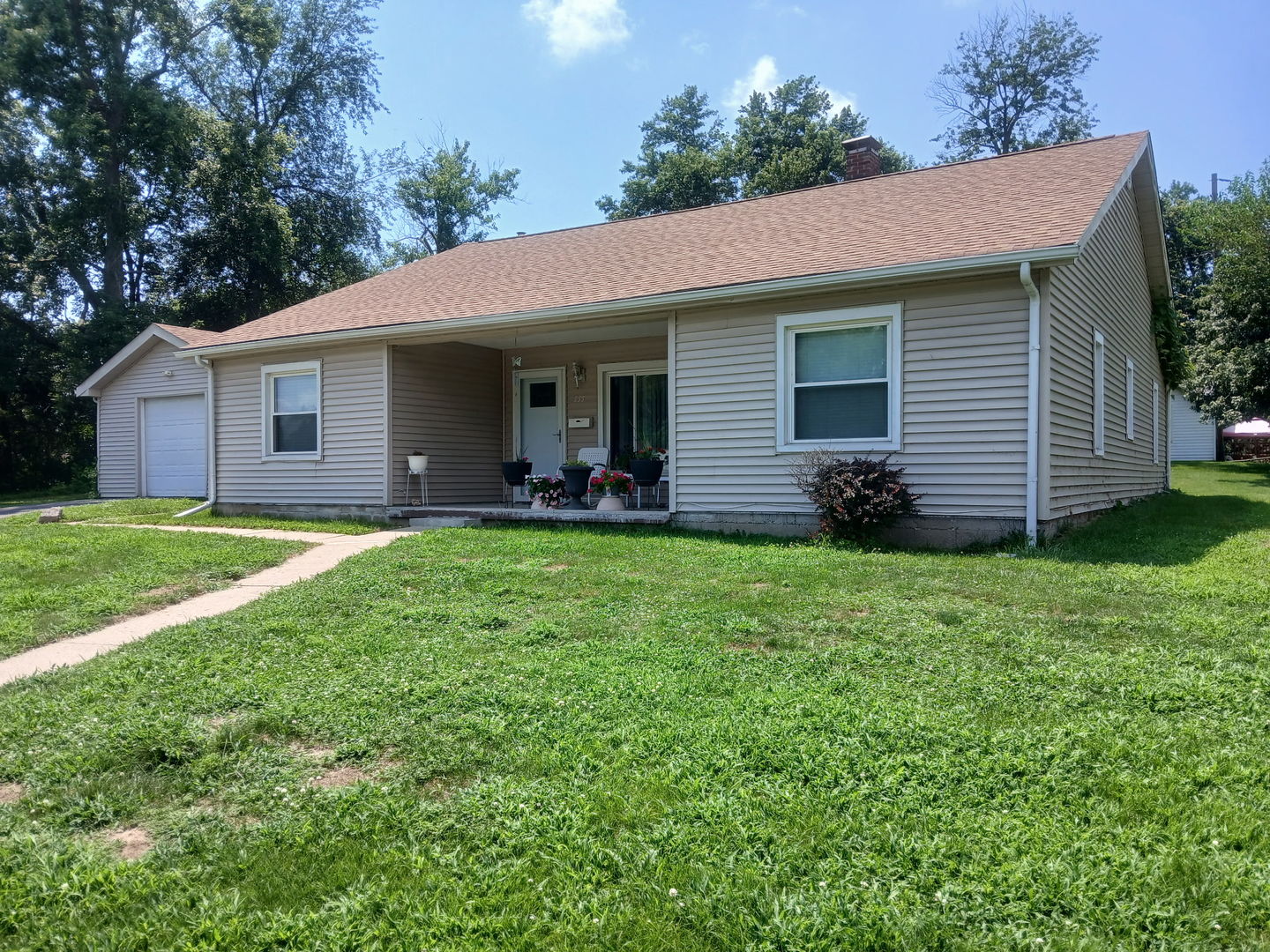 Homes for sale in Decatur, IL | 555 N 35th St, Decatur, IL 62521 | MLS# 12708025