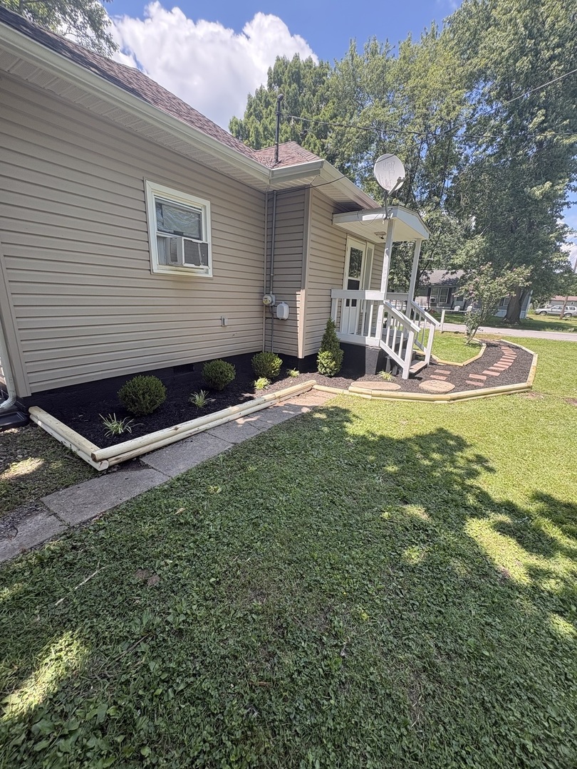 3rd image of 709 N Locust St, Sesser, IL 62884 | MLS# 12708057