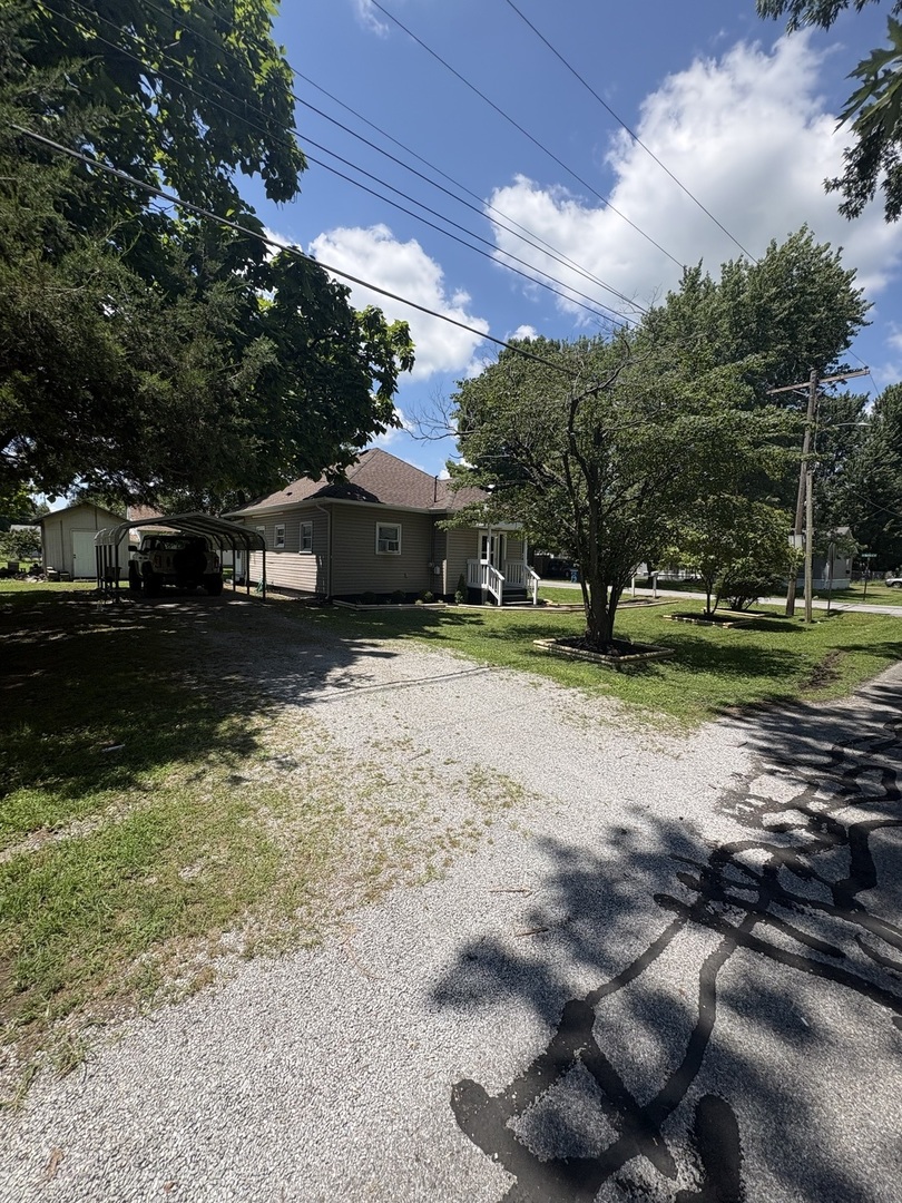 2nd image of 709 N Locust St, Sesser, IL 62884 | MLS# 12708057