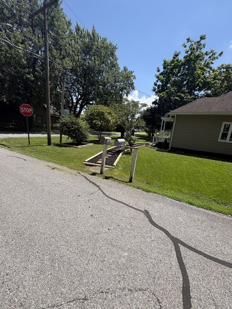 5th image of 709 N Locust St, Sesser, IL 62884 | MLS# 12708057