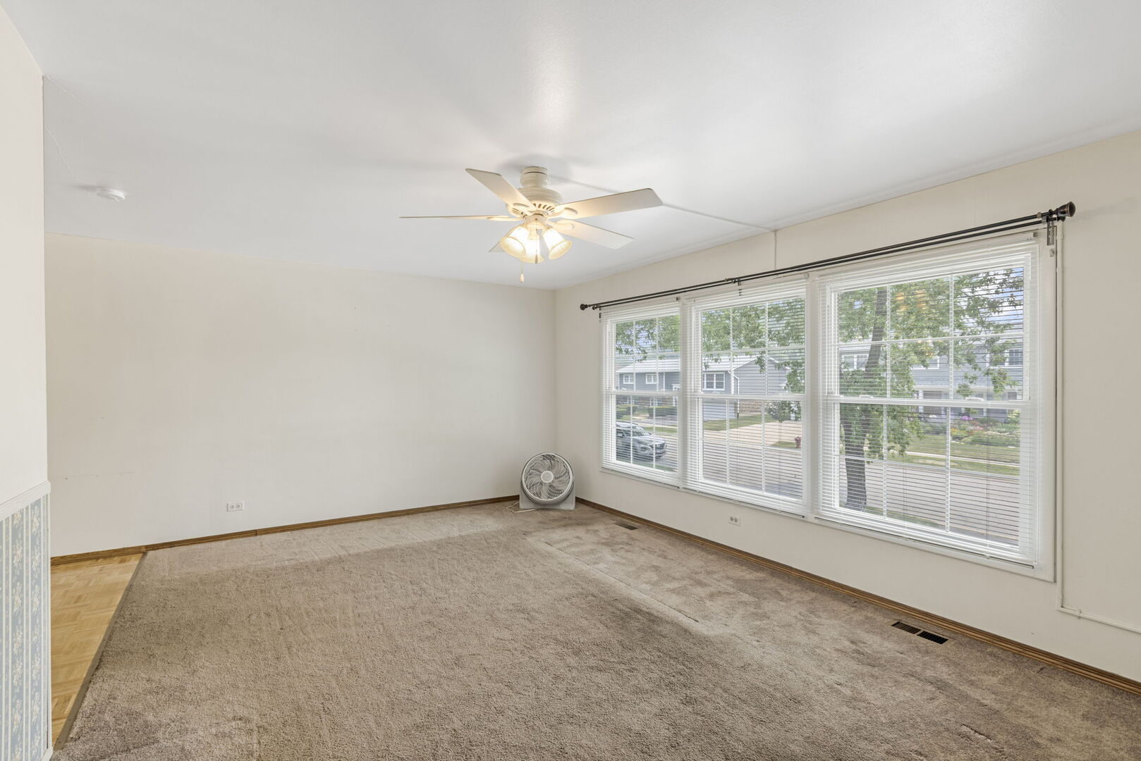 2nd image of 610 W Burning Tree Ln, Arlington Heights, IL 60004 | MLS# 12708148