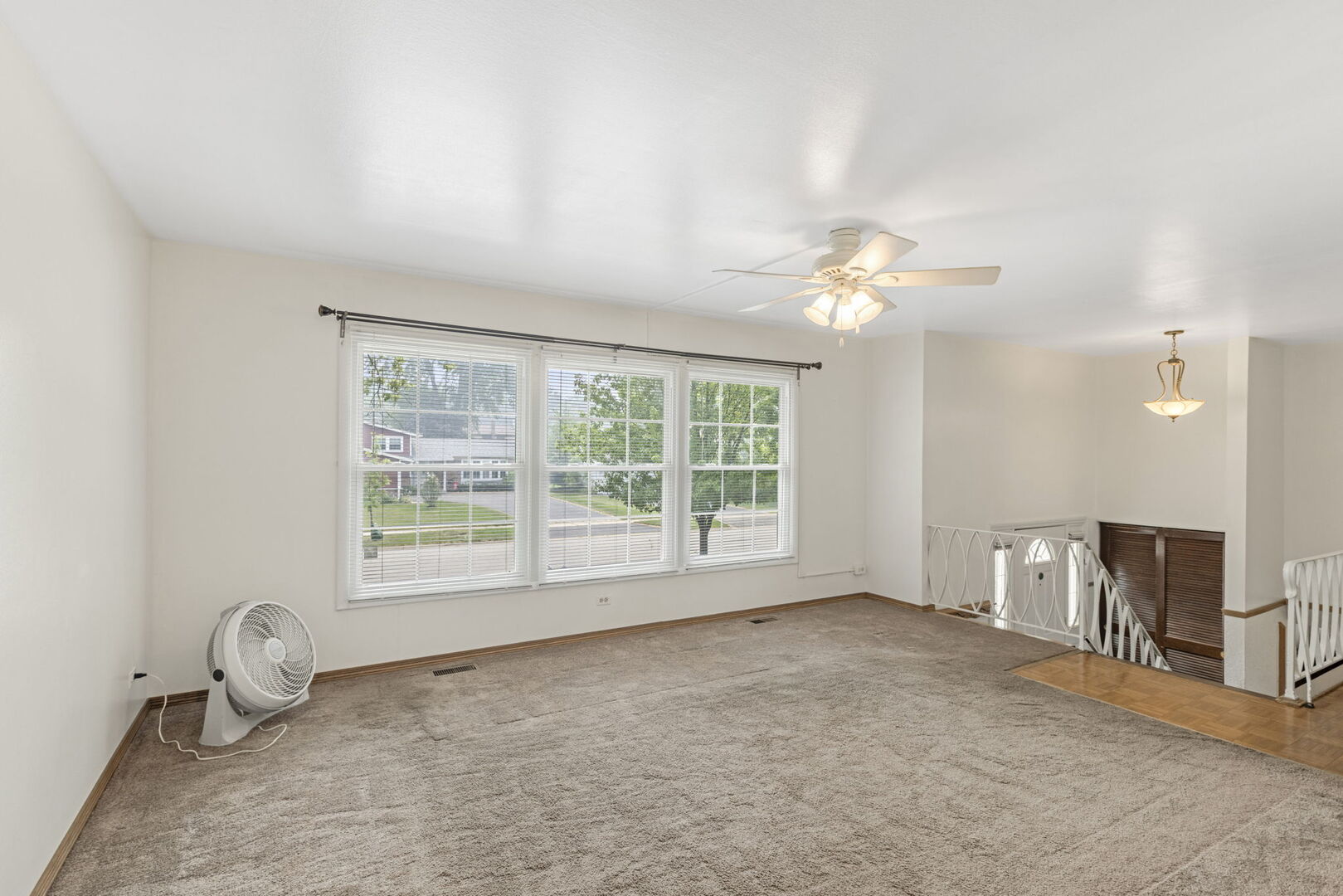 3rd image of 610 W Burning Tree Ln, Arlington Heights, IL 60004 | MLS# 12708148