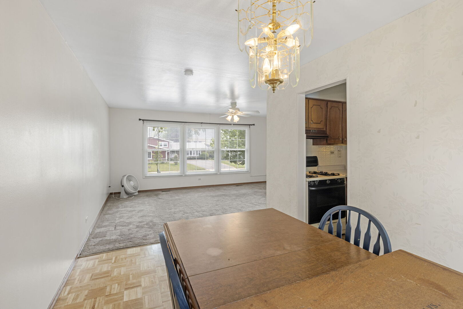 5th image of 610 W Burning Tree Ln, Arlington Heights, IL 60004 | MLS# 12708148