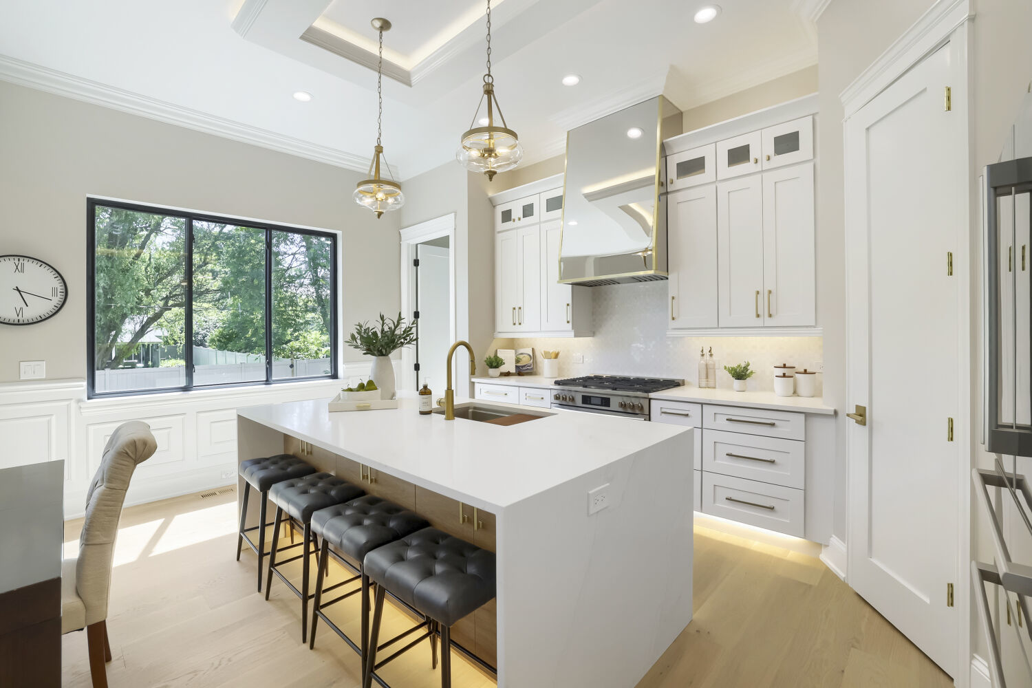 5th image of 909 Evergreen Ave, Glen Ellyn, IL 60137 | MLS# 12708199