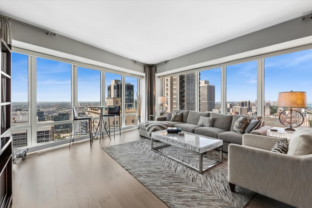 5th image of 57 E Delaware Pl #3905, Chicago, IL 60611 | MLS# 12708214
