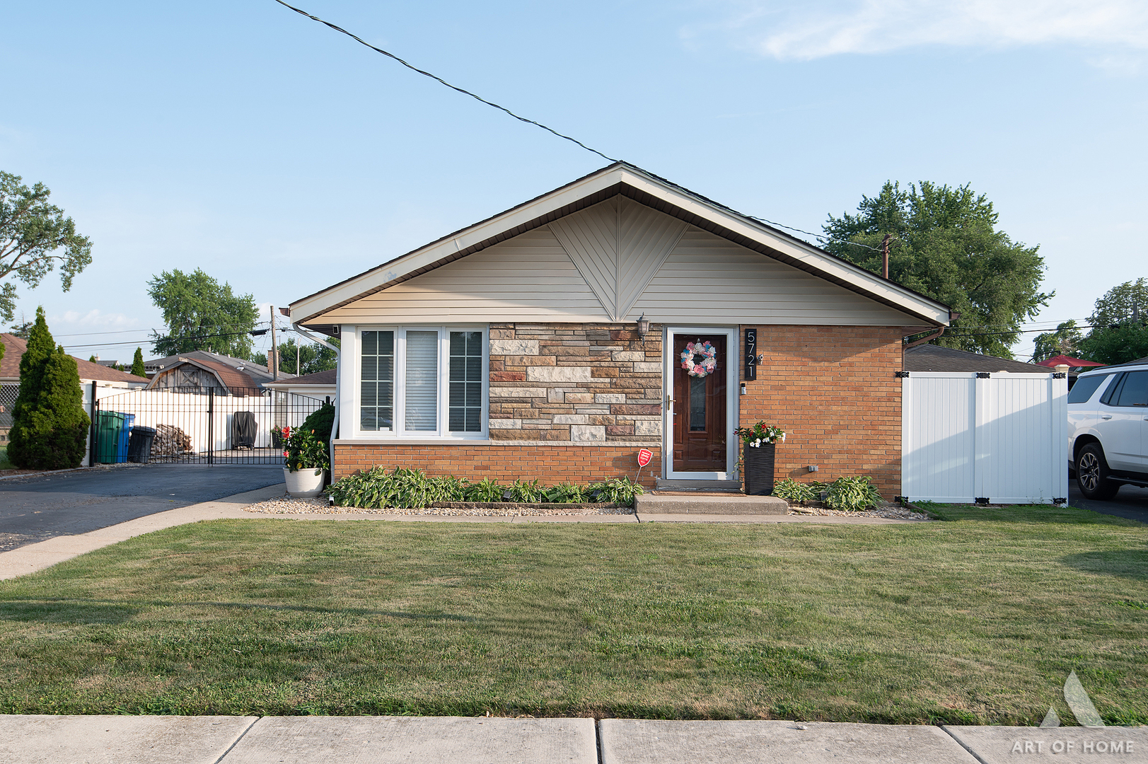 1st image of 5721 W 83rd Pl, Burbank, IL 60459 | MLS# 12708216