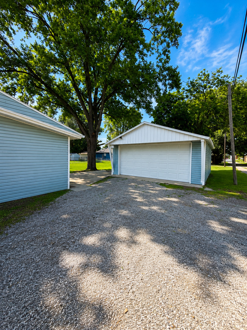3rd image of 106 Gilbert St, Rossville, IL 60963 | MLS# 12708217