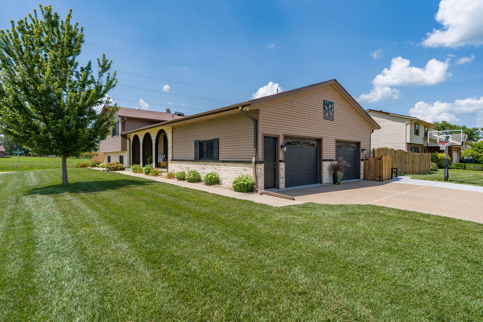 Homes for sale in Geneseo, IL | 703 Cherry Dr, Geneseo, IL 61254 | MLS# 12708318