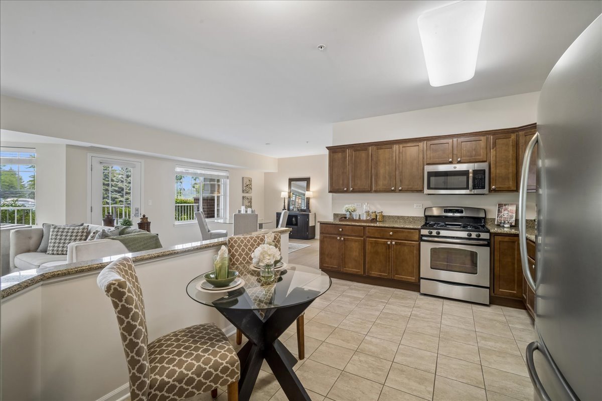 Homes for sale in Northbrook, IL | 2220 Founders Dr, Northbrook, IL 60062