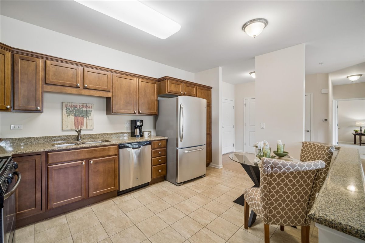 Homes for sale in Northbrook, IL | 2220 Founders Dr, Northbrook, IL 60062