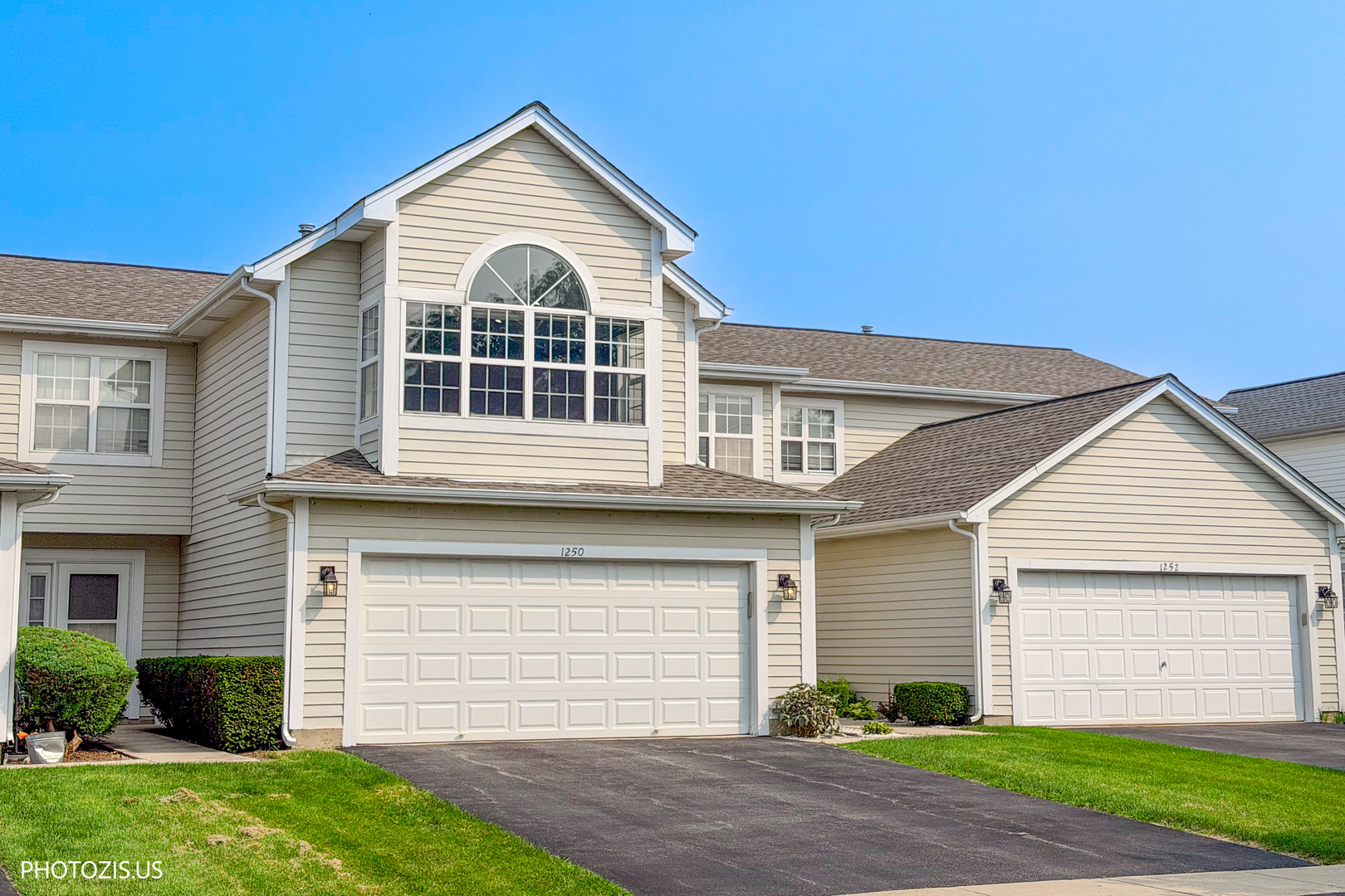 Homes for sale in Bartlett, IL | 1250 Dunamon Dr #1250, Bartlett, IL 60103 | MLS# 12708338