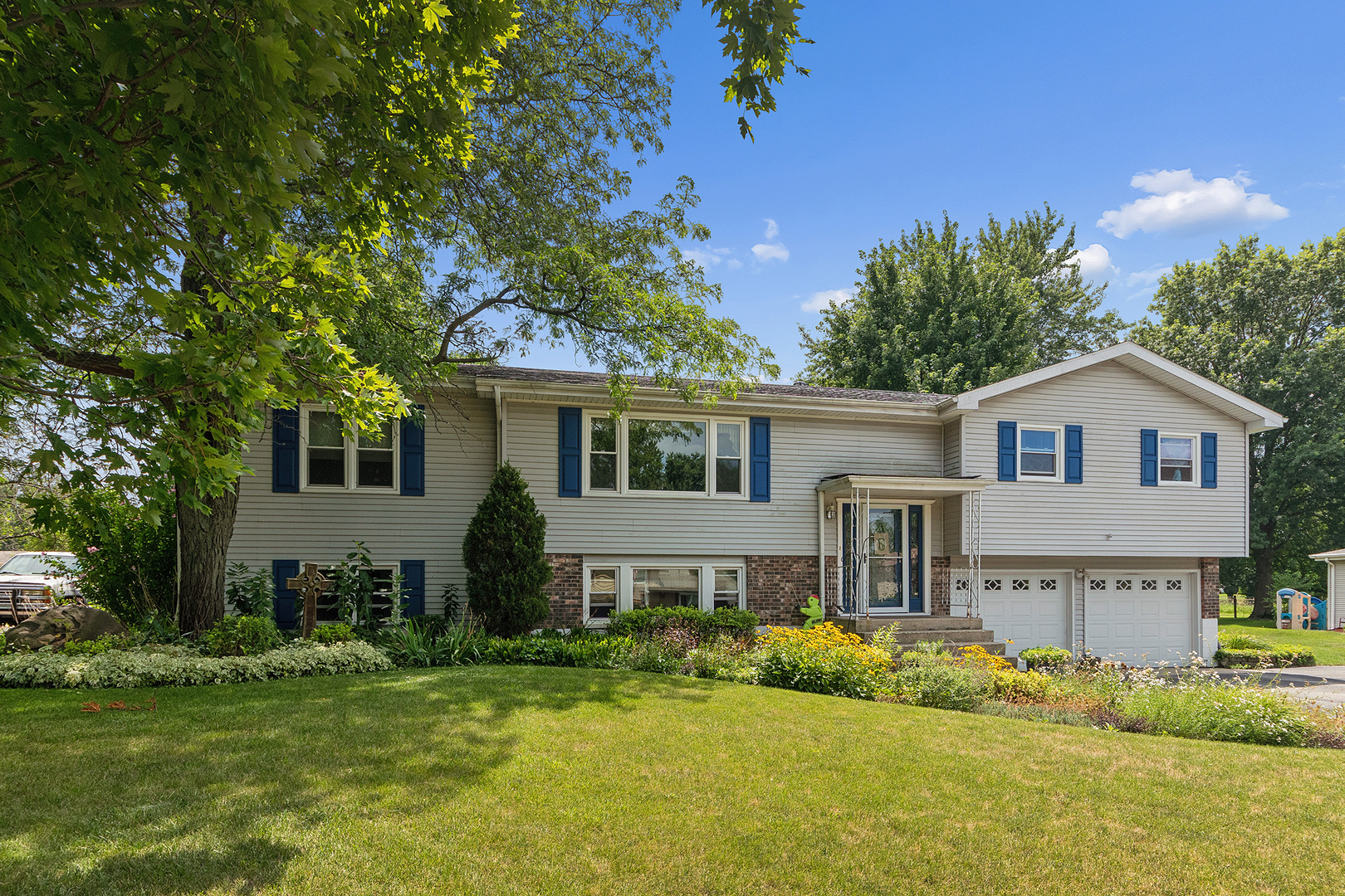 2nd image of 920 Regent St, New Lenox, IL 60451 | MLS# 12708381