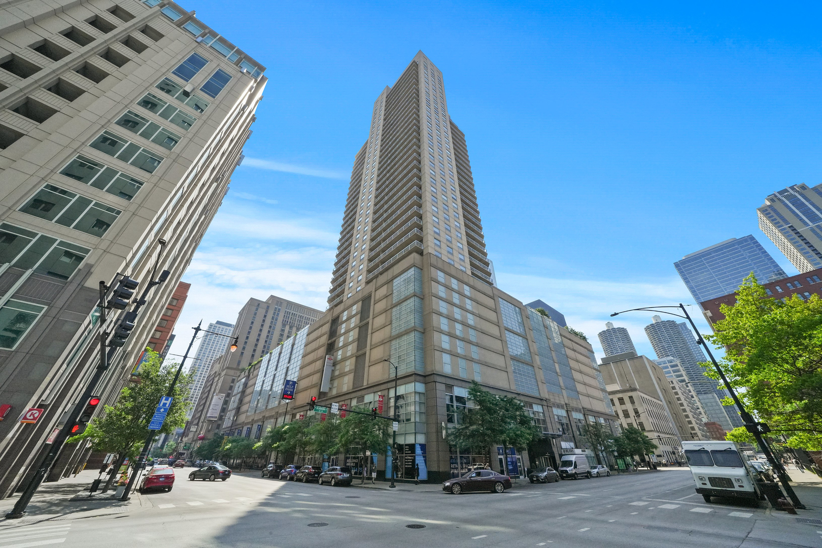 2nd image of 545 N Dearborn St, Chicago, IL 60654