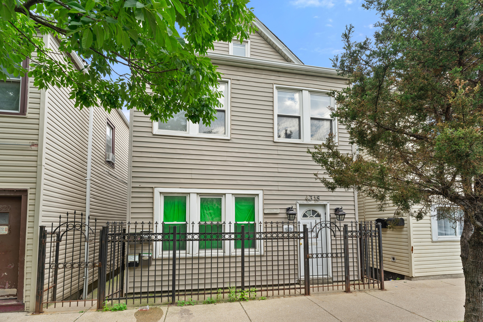Homes for sale in Chicago, IL | 4318 S Hermitage Ave, Chicago, IL 60609 | MLS# 12708428