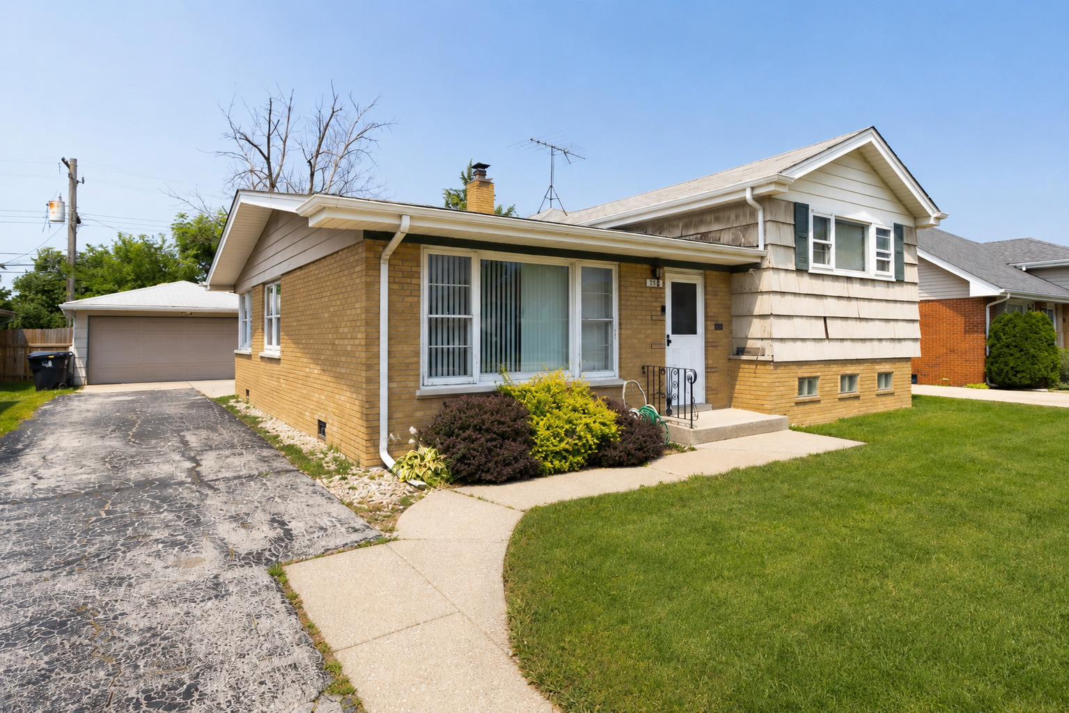 1st image of 16406 Claire Ln, South Holland, IL 60473 | MLS# 12708434
