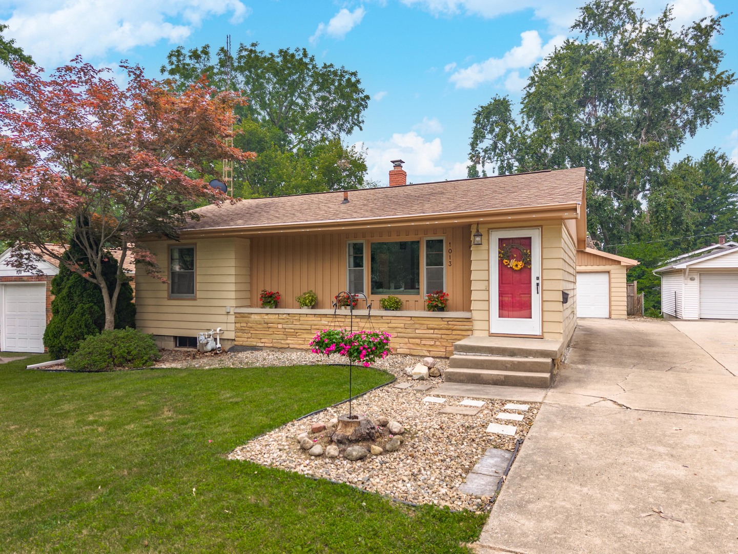 Homes for sale in Normal, IL | 1013 N Walnut St, Normal, IL 61761 | MLS# 12708492