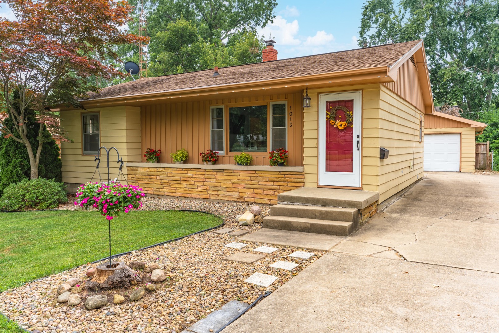 Homes for sale in Normal, IL | 1013 N Walnut St, Normal, IL 61761 | MLS# 12708492