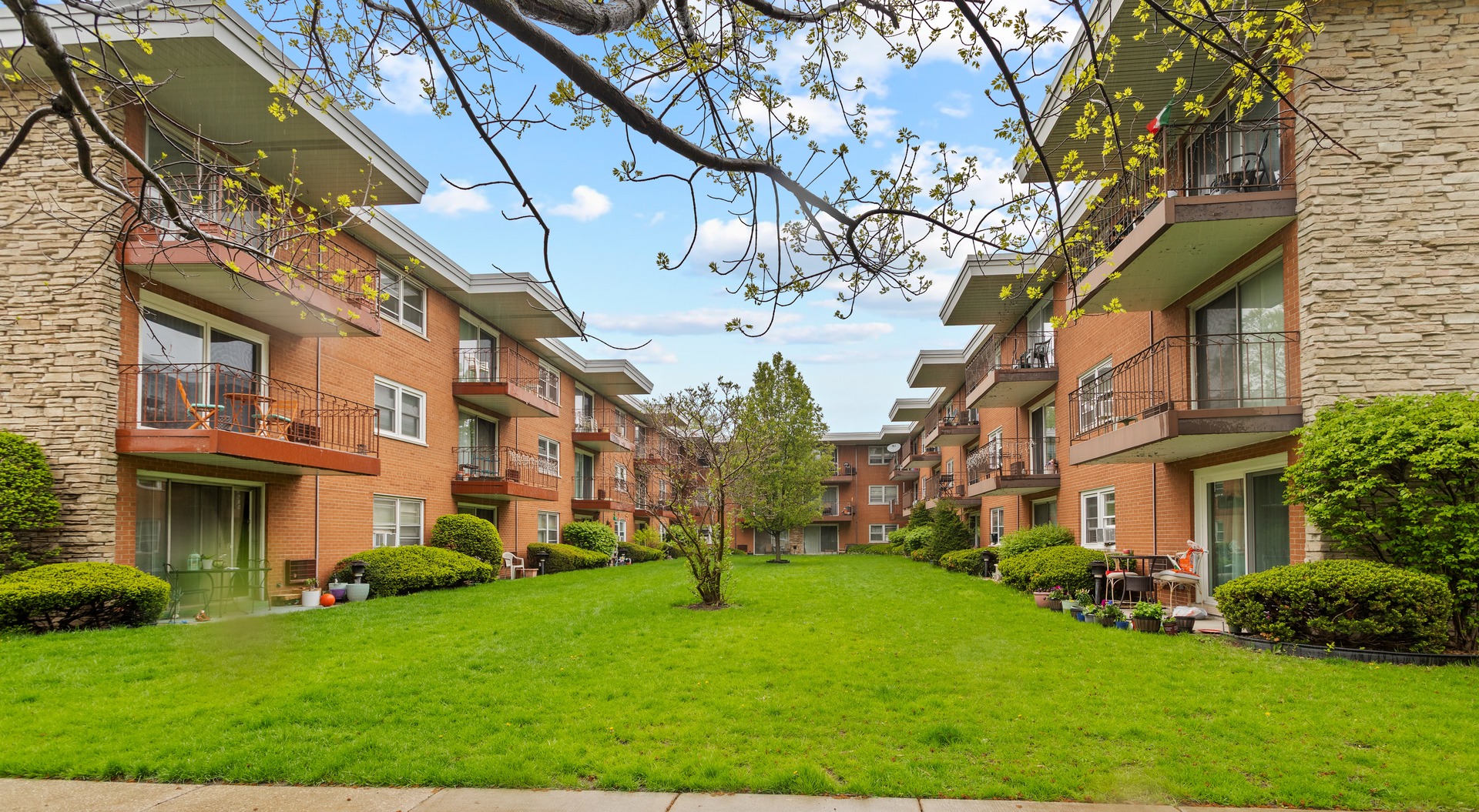 2nd image of 5440 W Windsor Ave, Chicago, IL 60630