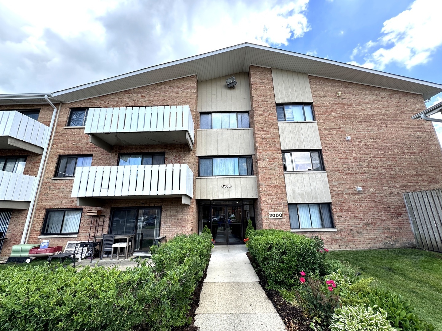 Homes for sale in Palatine, IL | 2000 Bayside Dr #110, Palatine, IL 60074 | MLS# 12708544