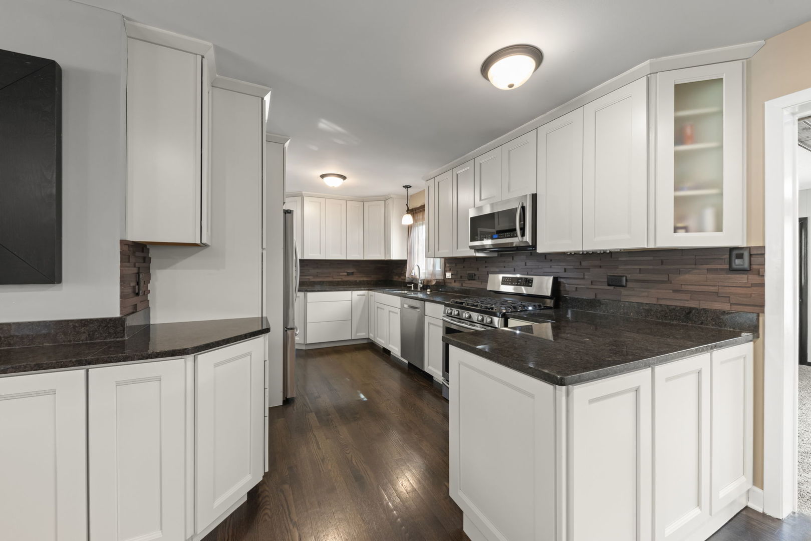 4th image of 5818 Ridgewood Dr, Western Springs, IL 60558 | MLS# 12708559