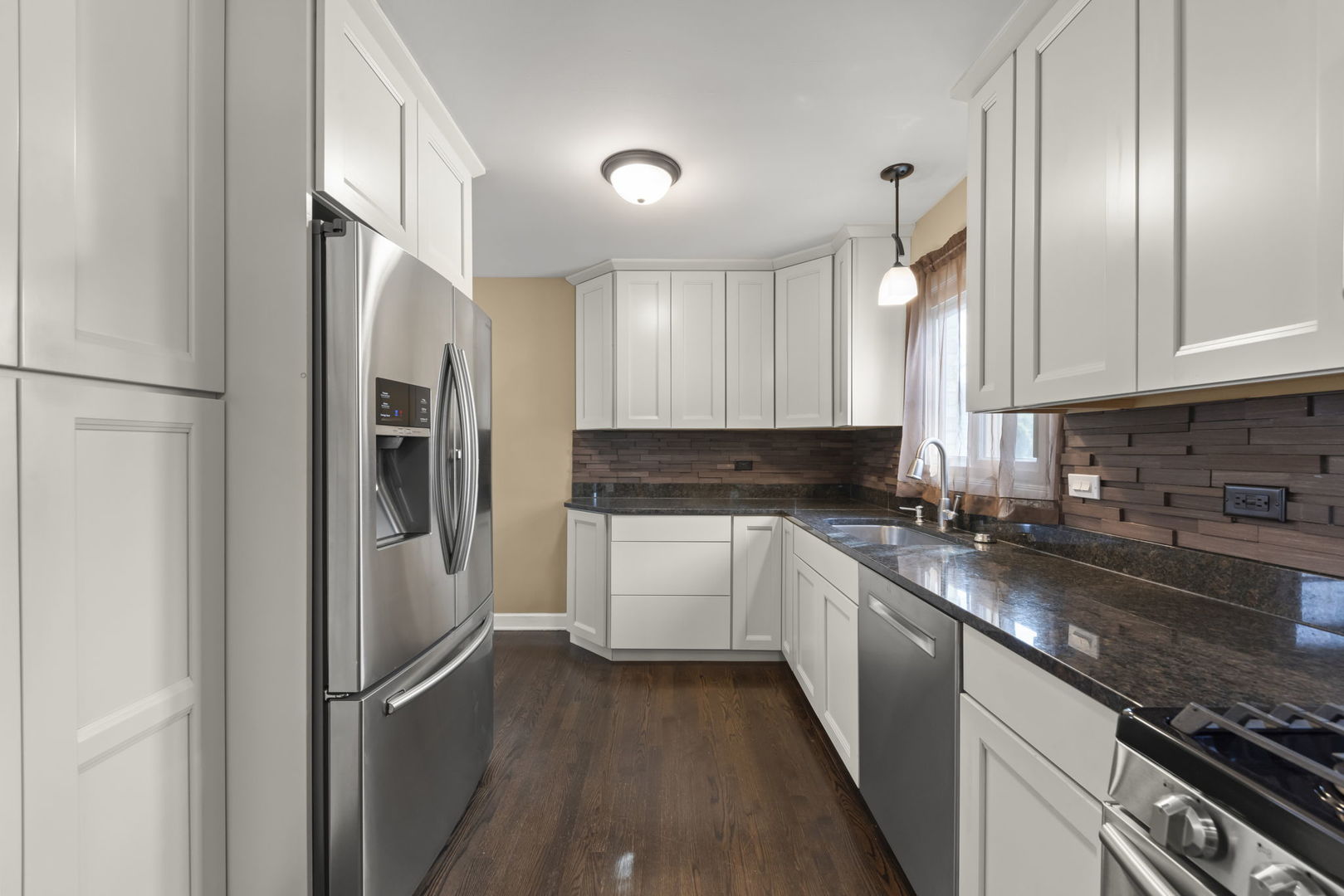 3rd image of 5818 Ridgewood Dr, Western Springs, IL 60558 | MLS# 12708559
