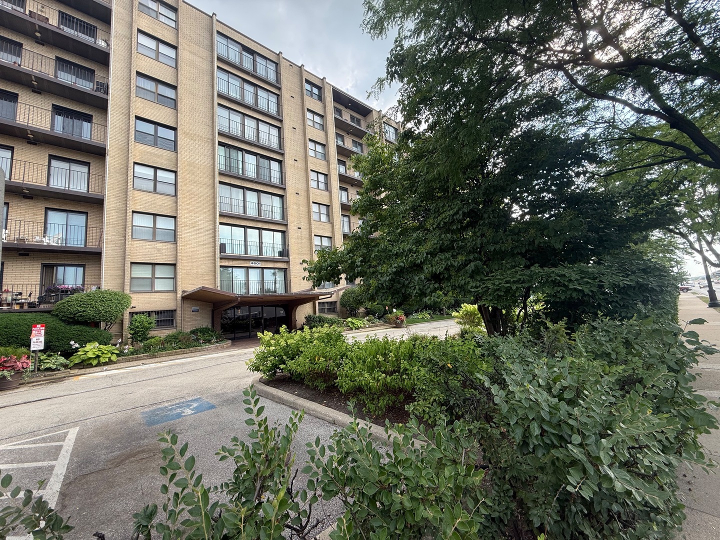 2nd image of 4601 W Touhy Ave, Lincolnwood, IL 60712