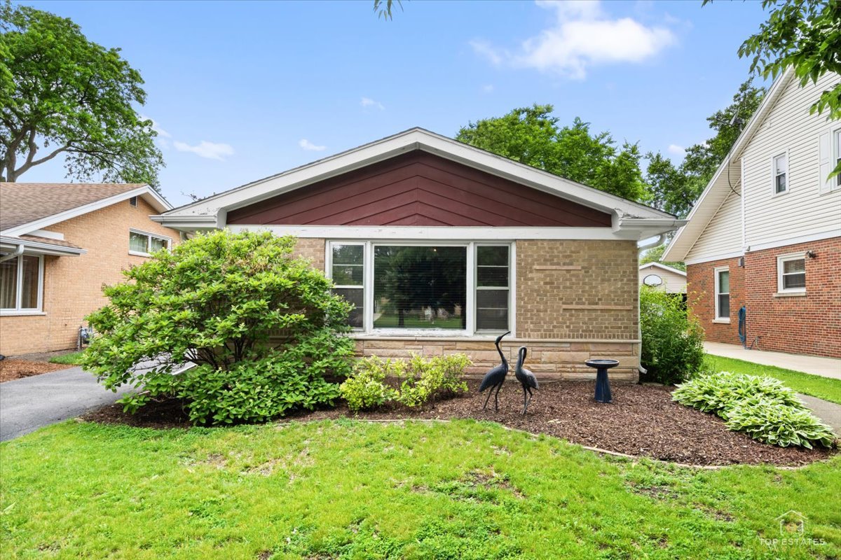 Homes for sale in Park Ridge, IL | 532 N Redfield Ct, Park Ridge, IL 60068 | MLS# 12708606