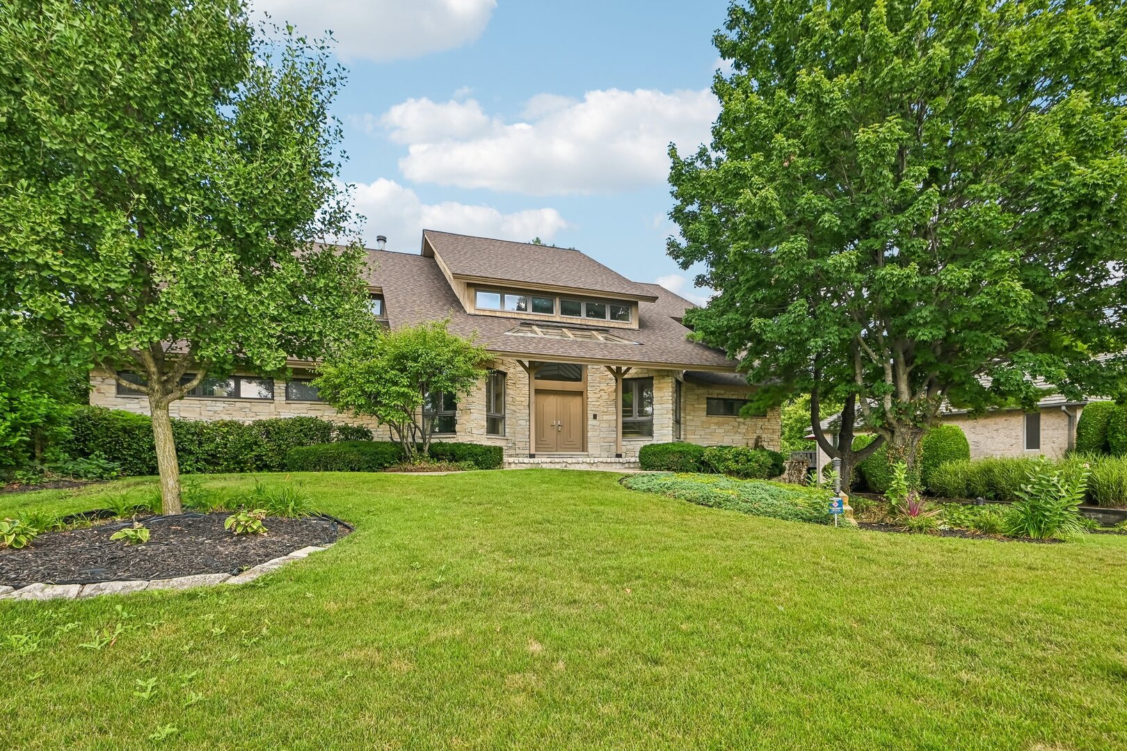 3rd image of 8420 Evergreen Ln, Darien, IL 60561 | MLS# 12708656