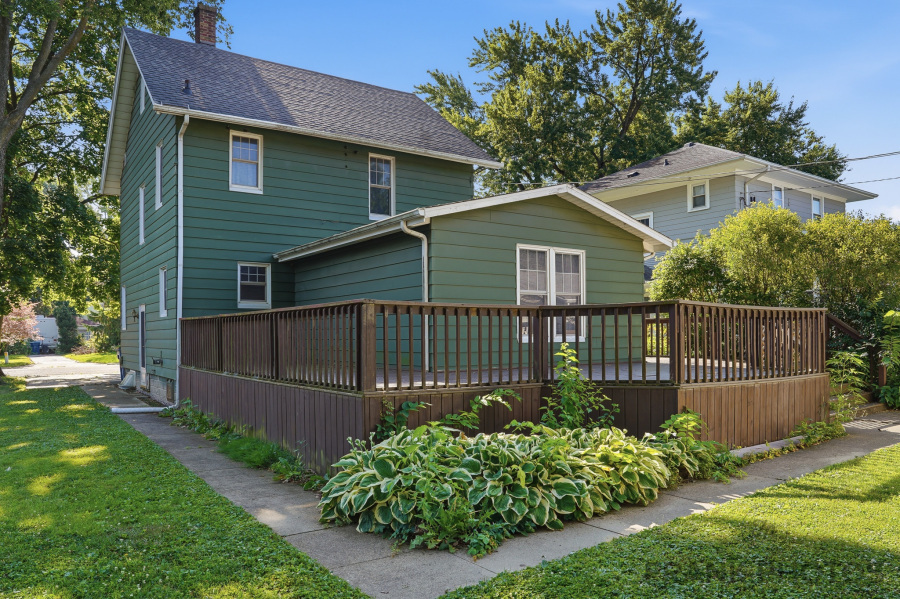 Homes for sale in Dixon, IL | 417 2Nd Ave, Dixon, IL 61021 | MLS# 12708687