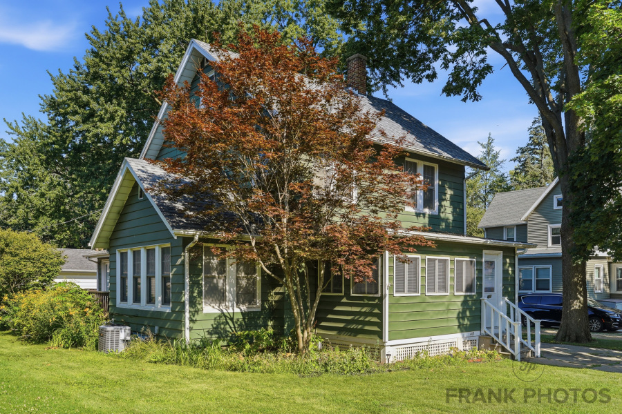 Homes for sale in Dixon, IL | 417 2Nd Ave, Dixon, IL 61021 | MLS# 12708687