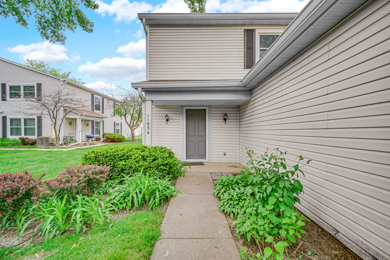 Homes for sale in Palatine, IL | 1193 E Barberry Lane, Palatine, IL 60074 | Houzeo