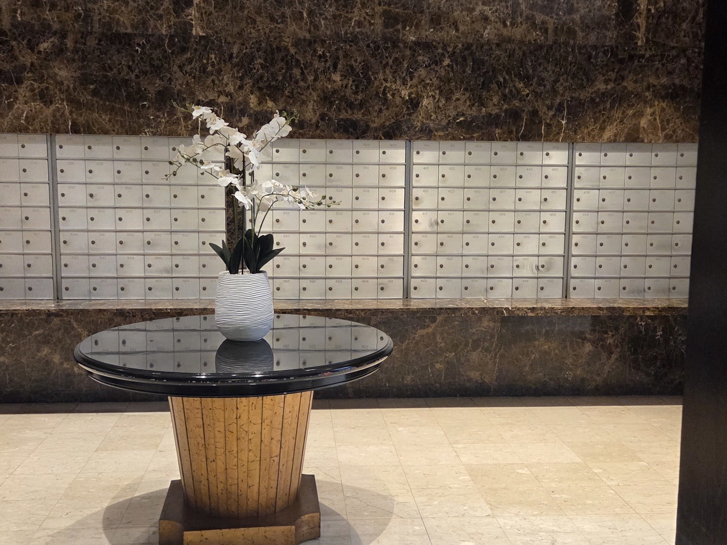 3rd image of 10 E Ontario St #4007, Chicago, IL 60611 | MLS# 12708830