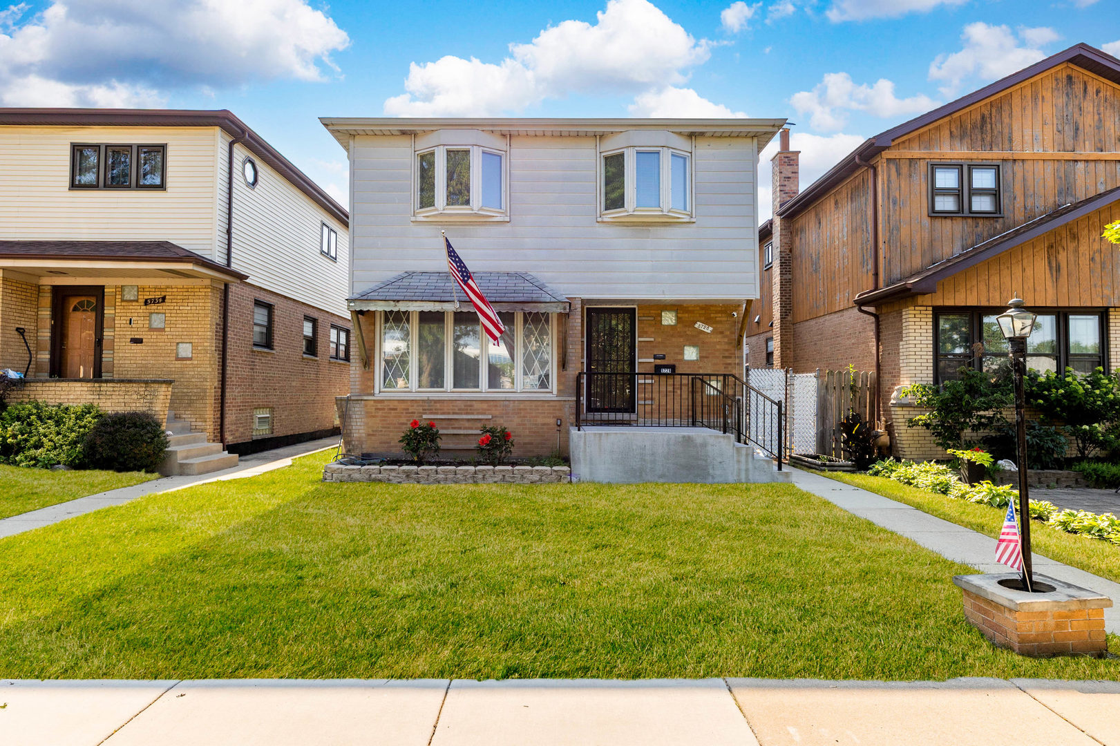 Homes for sale in Chicago, IL | 5728 S Parkside Ave, Chicago, IL 60638 | MLS# 12708921