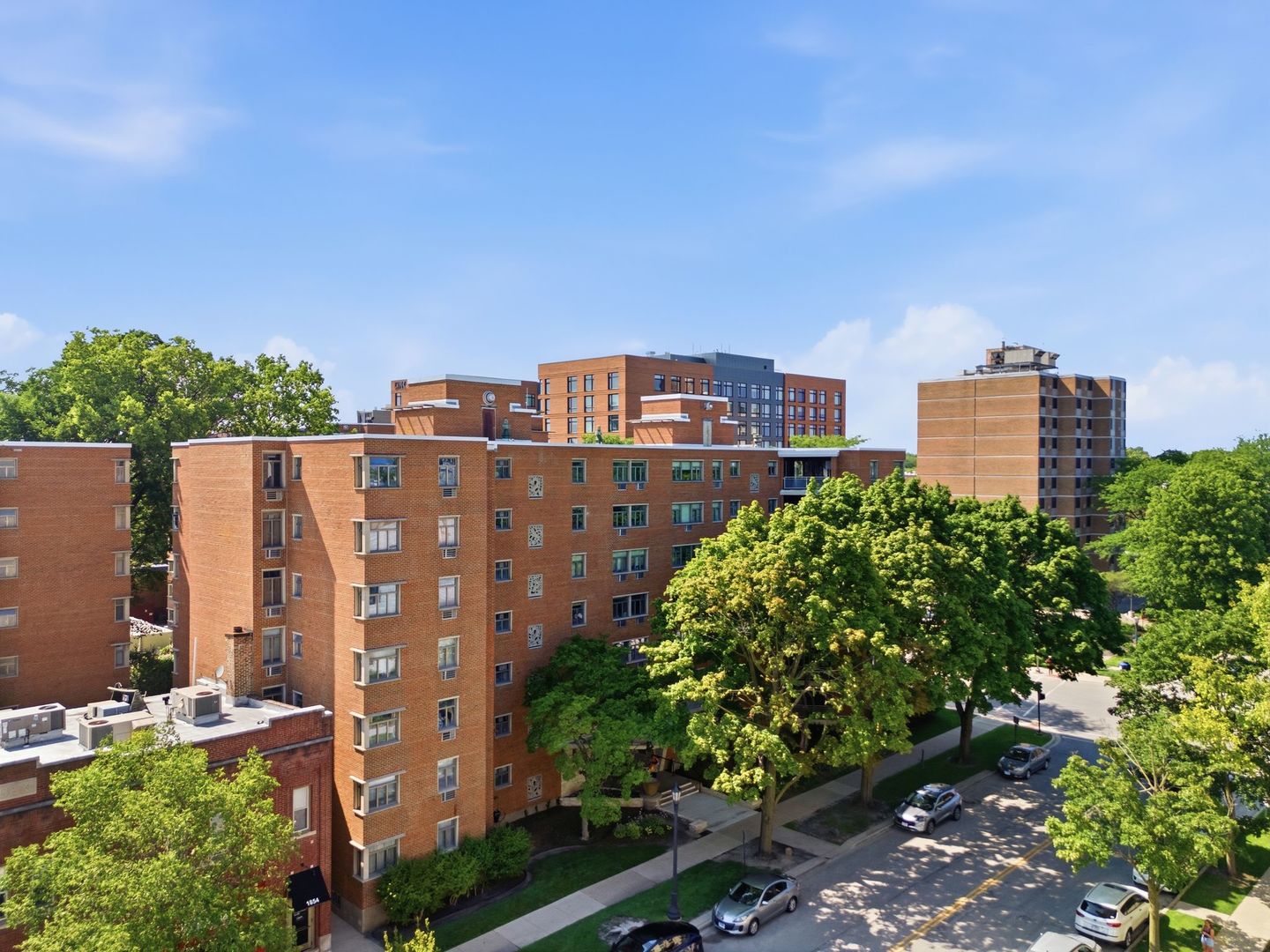 2nd image of 1864 Sherman Ave #5SW, Evanston, IL 60201 | MLS# 12708941