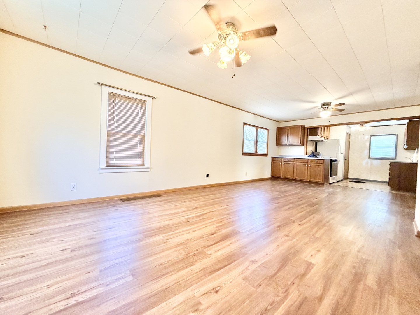 Homes for sale in Streator, IL | 415 E 12th St, Streator, IL 61364 | MLS# 12708943