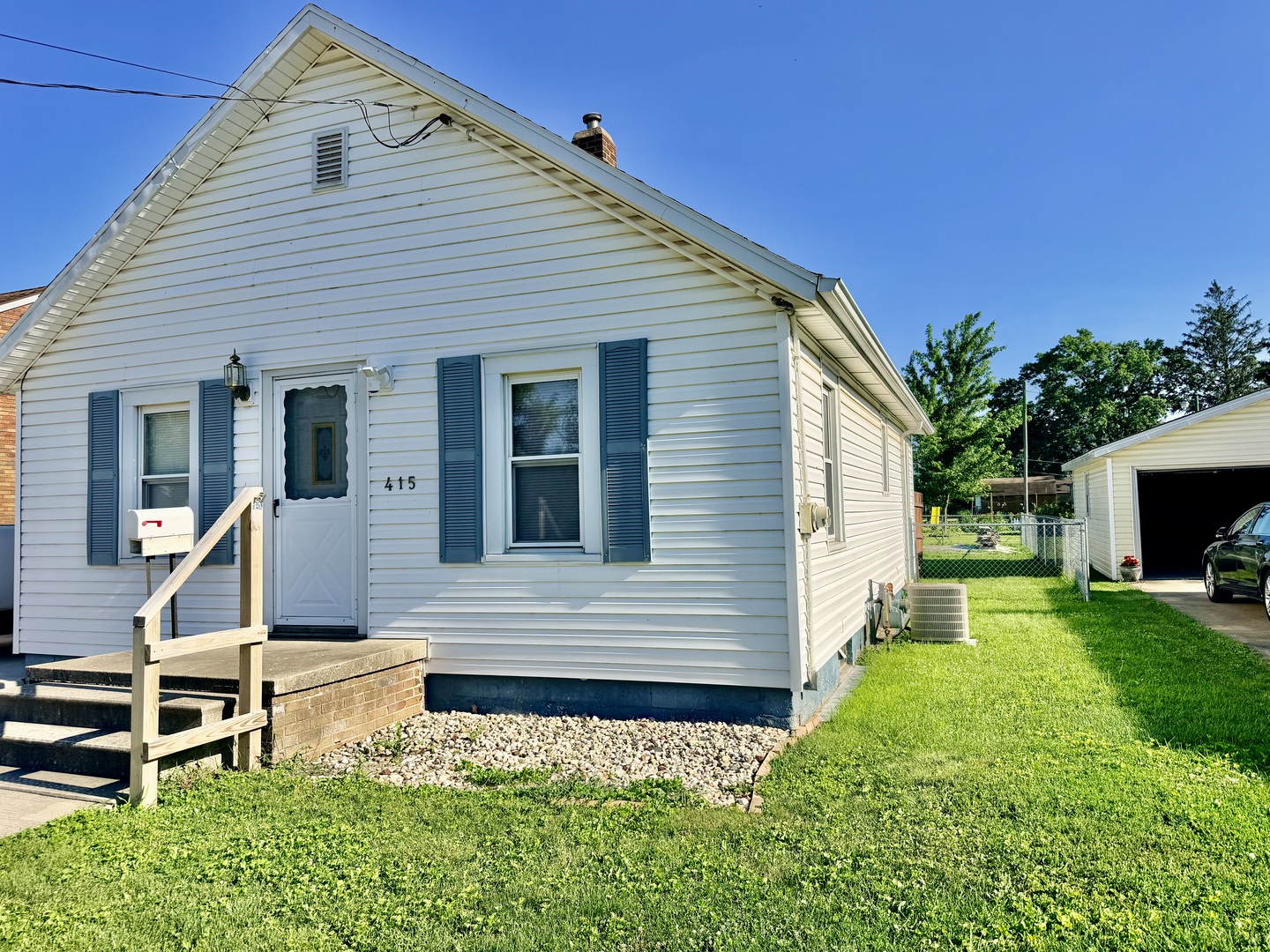 Homes for sale in Streator, IL | 415 E 12th St, Streator, IL 61364 | MLS# 12708943