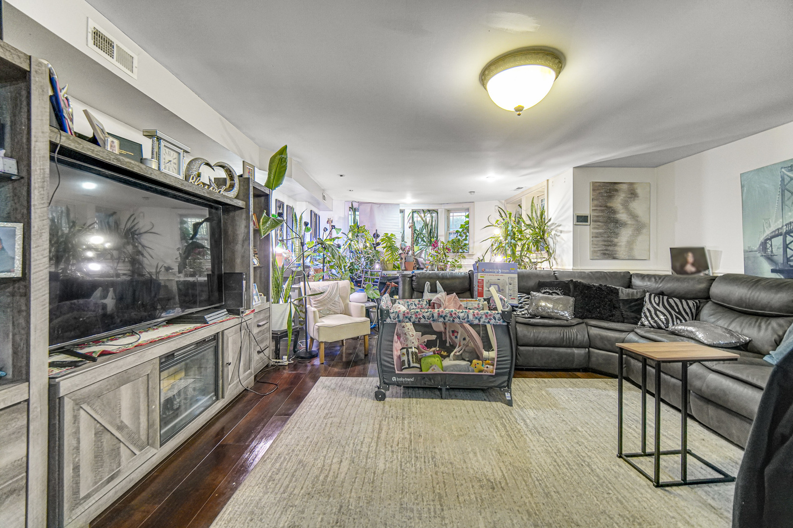 4th image of 7020 S Paxton Ave, Chicago, IL 60649