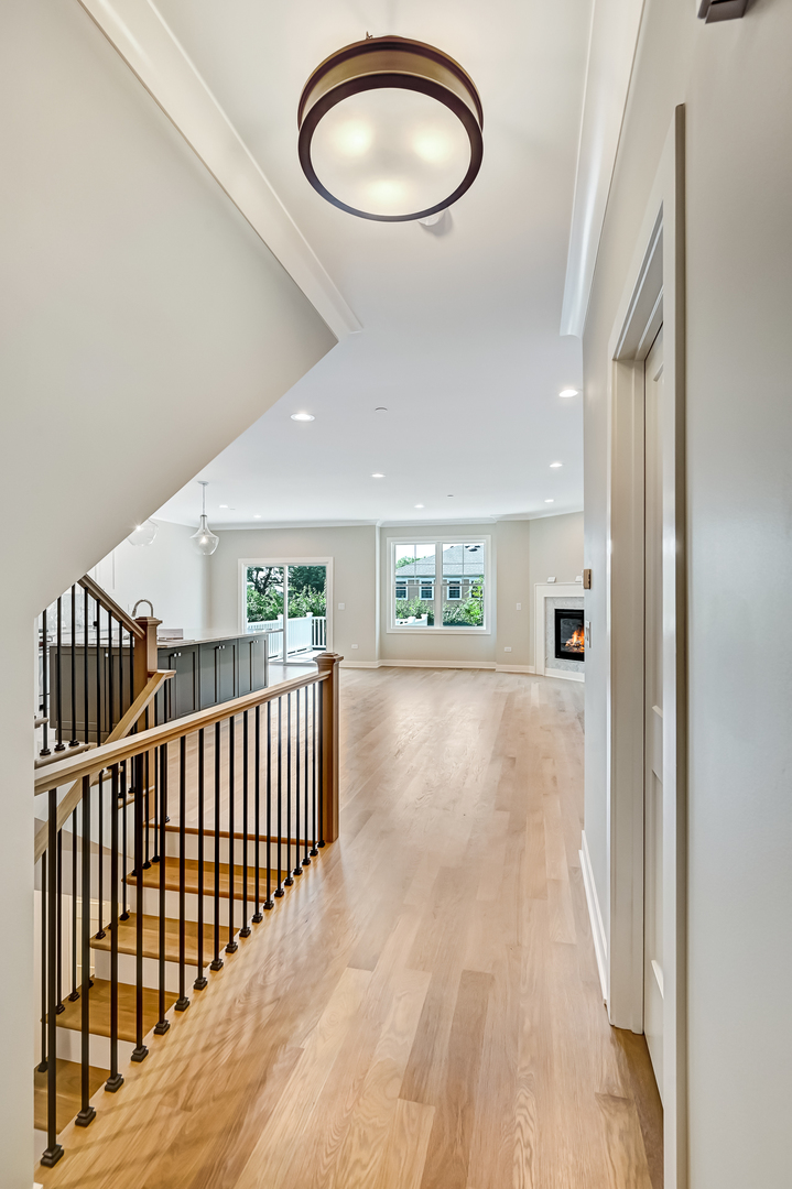 5th image of 141 Harding Ct, Glen Ellyn, IL 60137 | MLS# 12708964