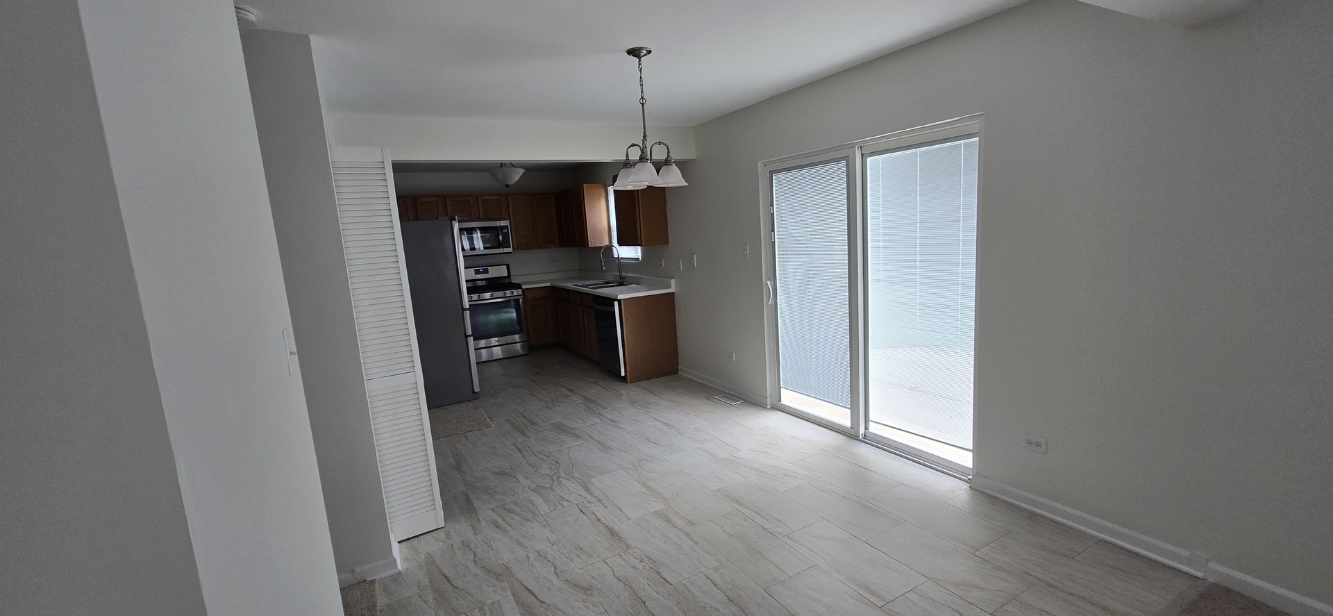 3rd image of 1310 Green Trails Dr, Plainfield, IL 60586 | MLS# 12708988