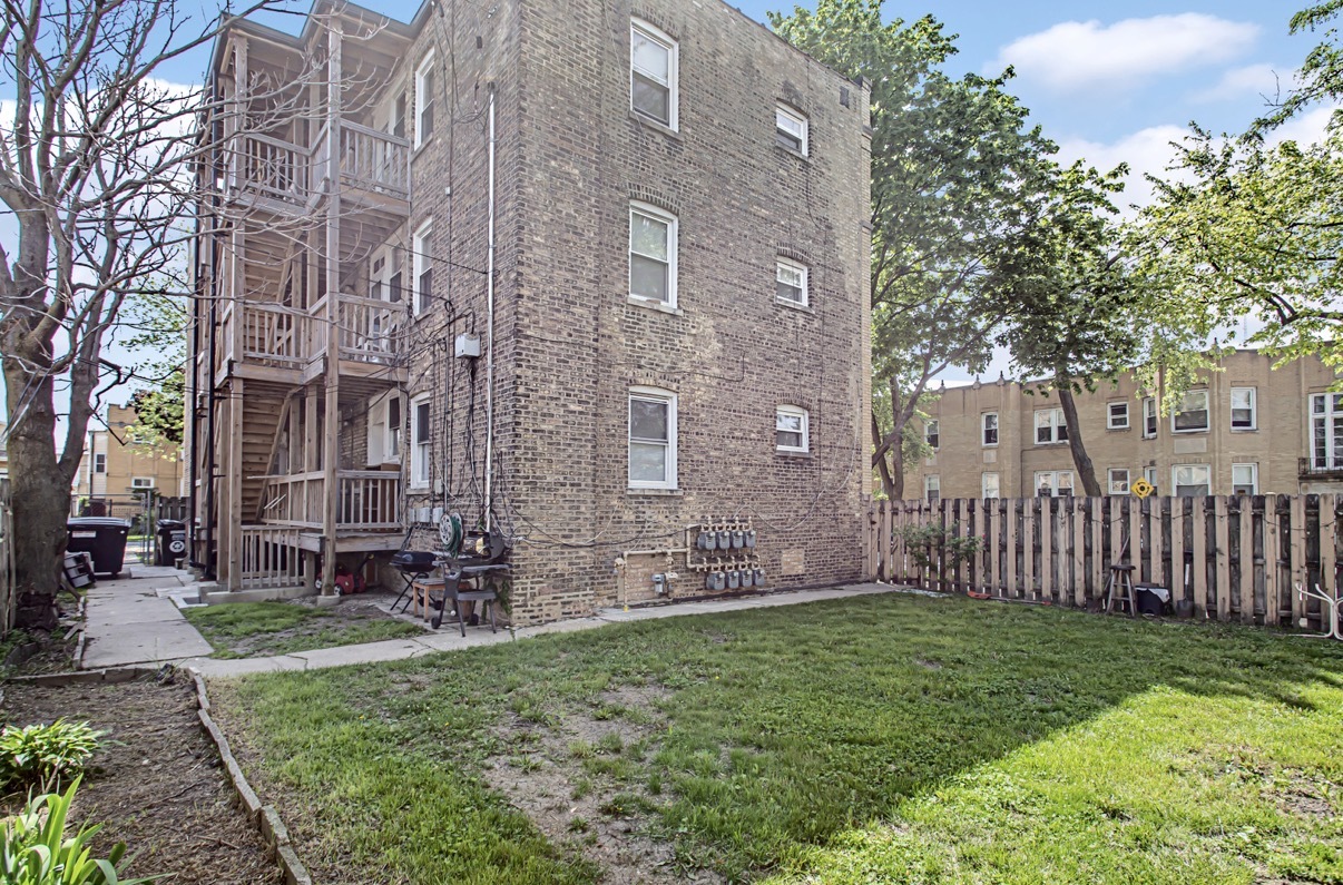 2nd image of 5004 W Newport Ave, Chicago, IL 60641