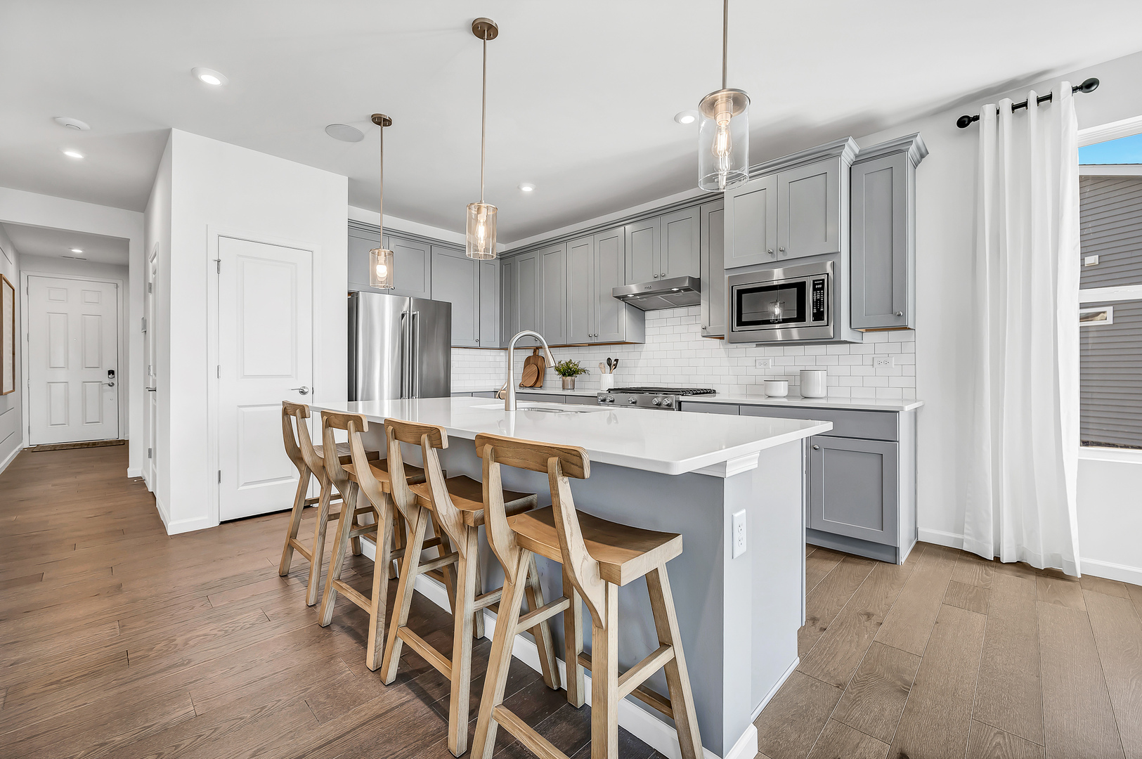 4th image of 928 Bain Ln, Batavia, IL 60510 | MLS# 12709066