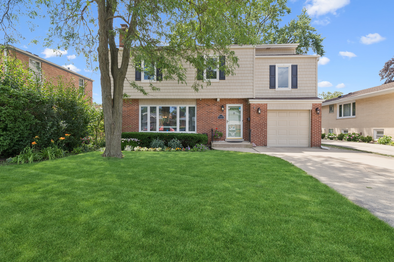 Homes for sale in Park Ridge, IL | 1705 Glenview Ave, Park Ridge, IL 60068 | MLS# 12709096