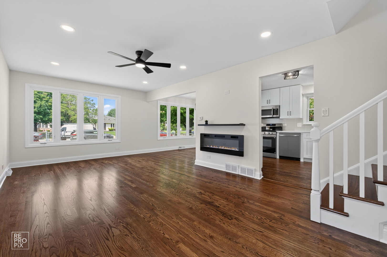 2nd image of 7725 Narragansett Ave, Burbank, IL 60459 | MLS# 12709098