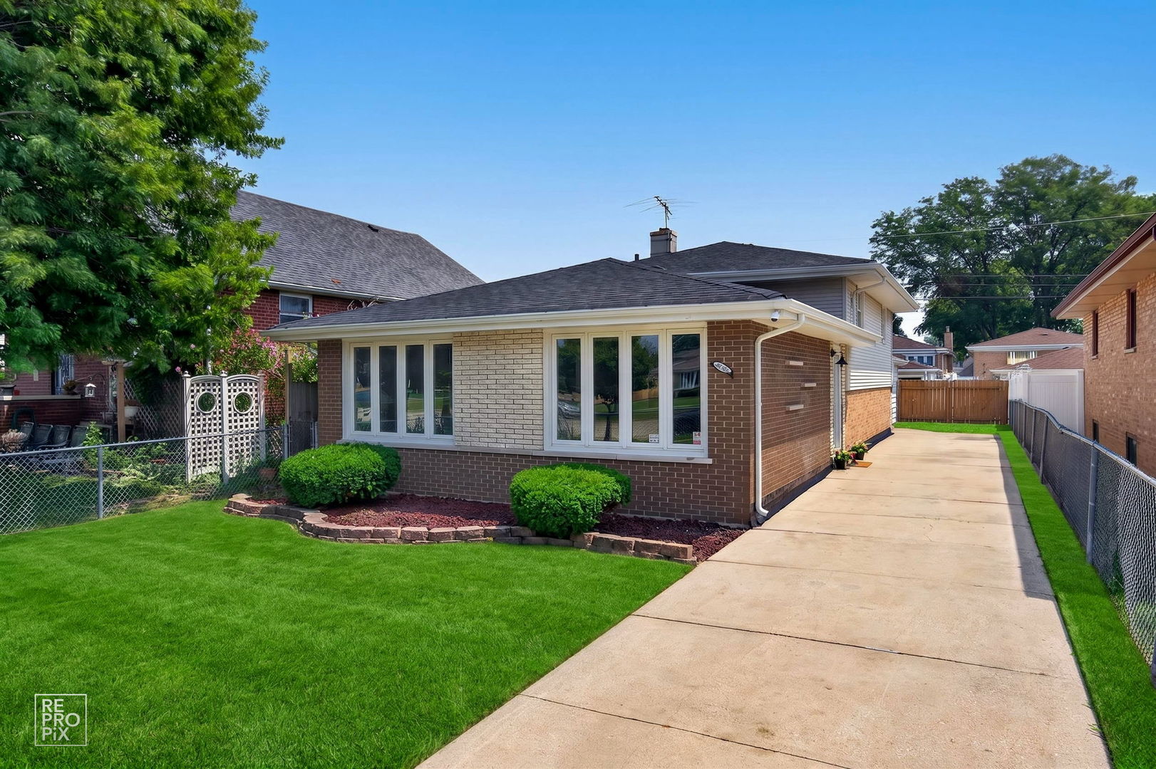 1st image of 7725 Narragansett Ave, Burbank, IL 60459 | MLS# 12709098