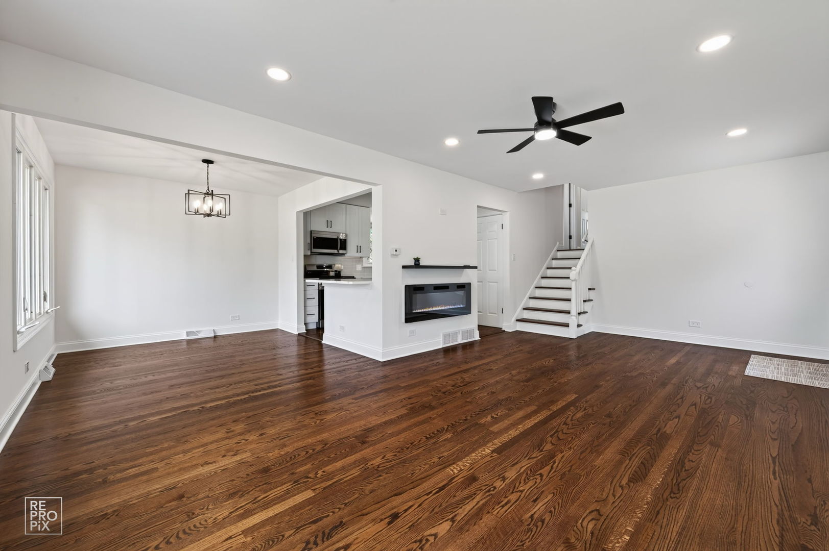 3rd image of 7725 Narragansett Ave, Burbank, IL 60459 | MLS# 12709098