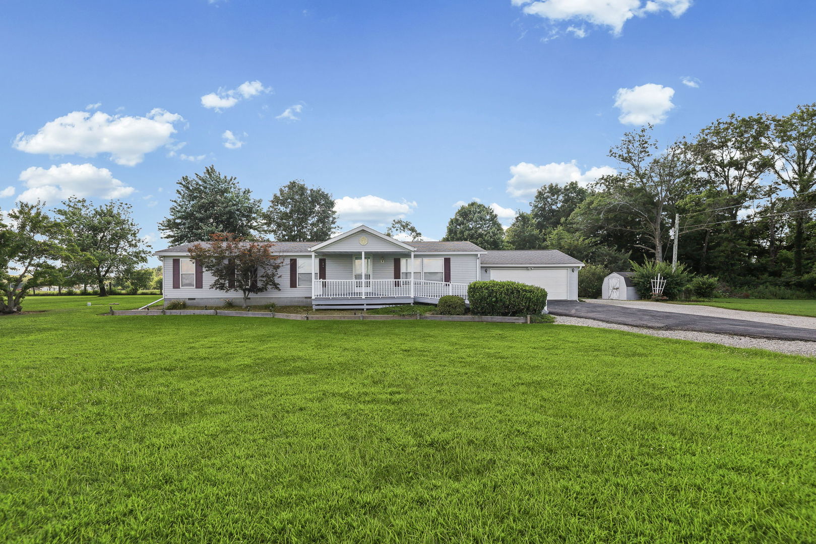 Homes for sale in Salem, IL | 4581 Hotze Rd, Salem, IL 62881 | MLS# 12709110